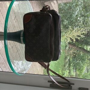 Vintage Louis Vuitton bag. Authentic. For men or women. Used condition. Monogram